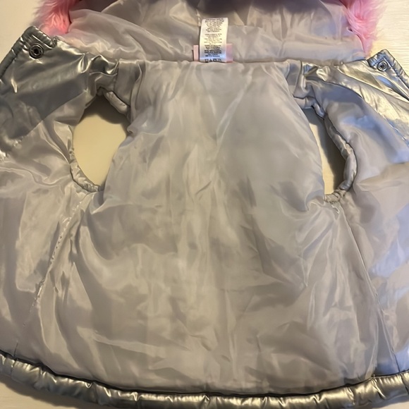 Little Lass silver metallic hooded puffer vest 18M - Picture 7 of 8